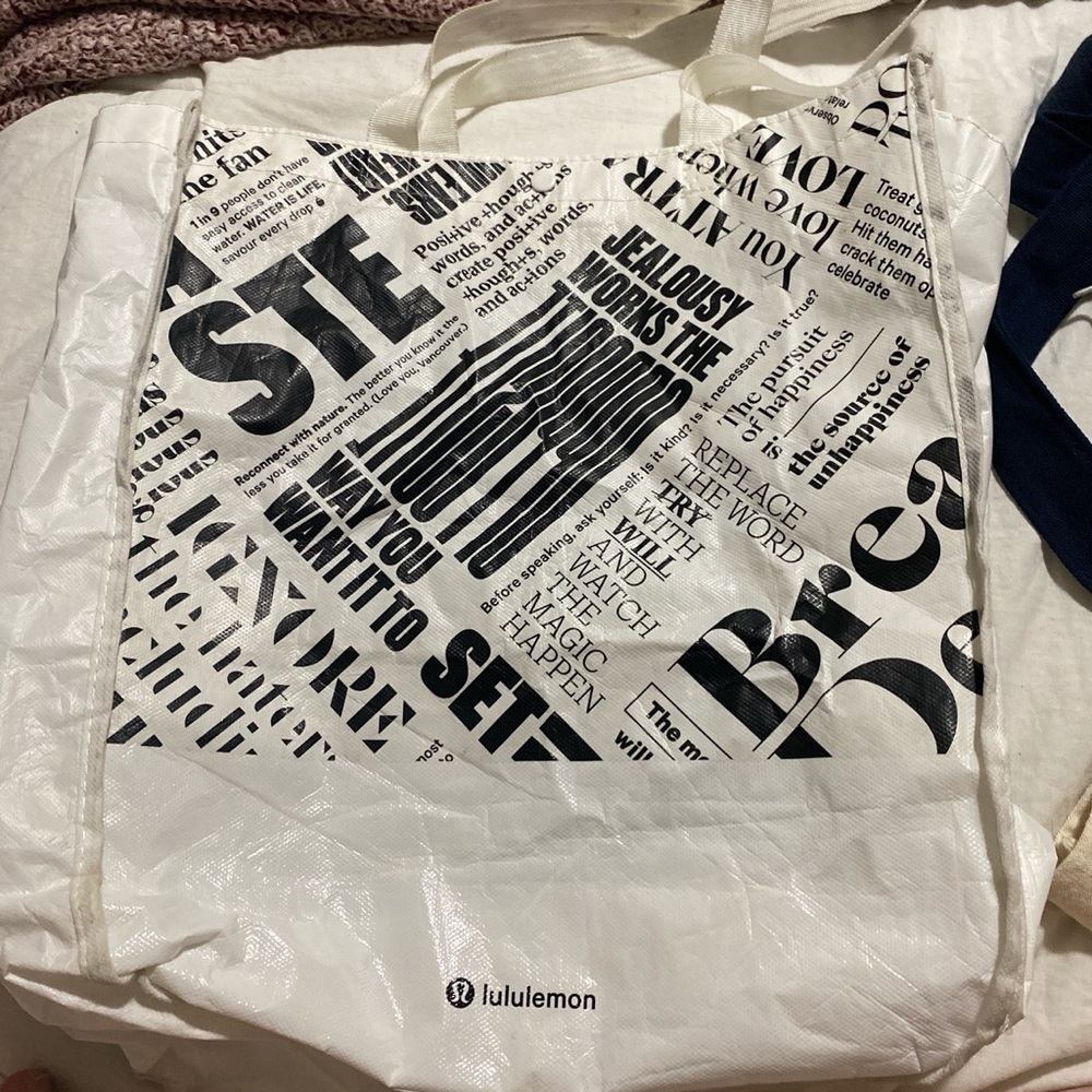 White Lululemon bag